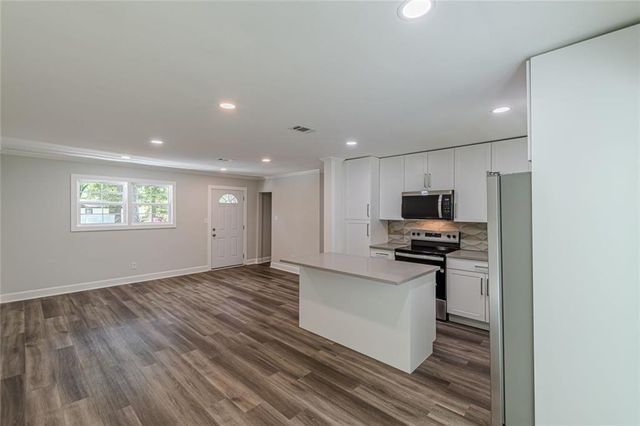 8591 Chestnut Lane, Lithia Springs, GA 30122
