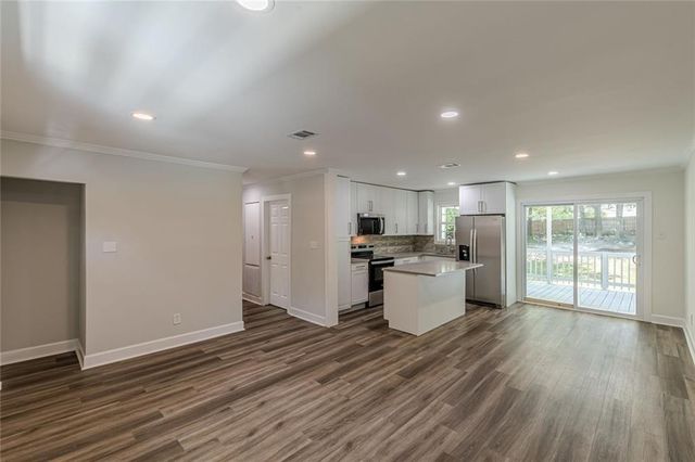8591 Chestnut Lane, Lithia Springs, GA 30122