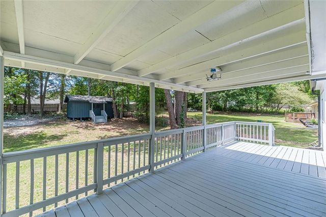 8591 Chestnut Lane, Lithia Springs, GA 30122