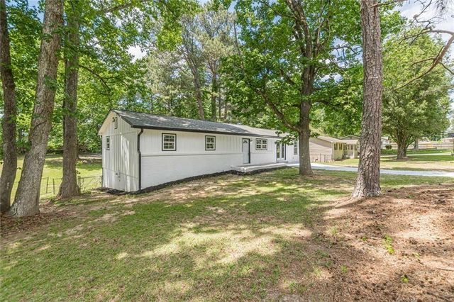 8591 Chestnut Lane, Lithia Springs, GA 30122