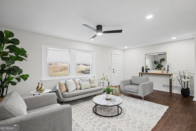 925 Majesty Lane, Morrow, GA 30260