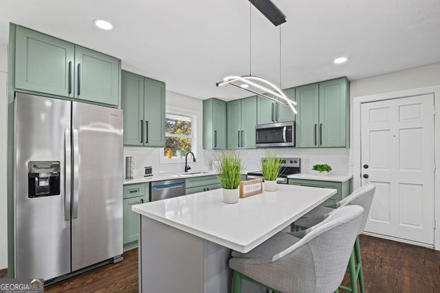 925 Majesty Lane, Morrow, GA 30260