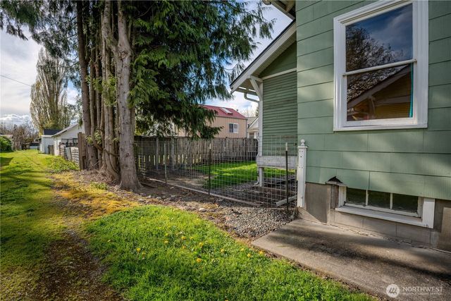 517 Lawson Street, Sumas, WA 98295