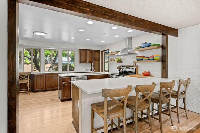 1550 Weathervane Drive, Fircrest, WA 98466