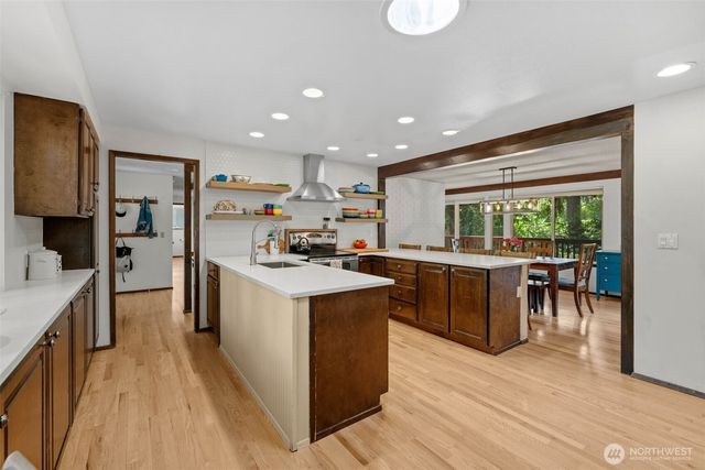 1550 Weathervane Drive, Fircrest, WA 98466