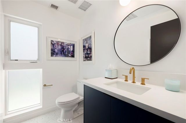 922 N Ridgewood Pl, Los Angeles, CA 90038