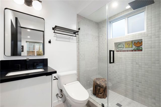 922 N Ridgewood Pl, Los Angeles, CA 90038