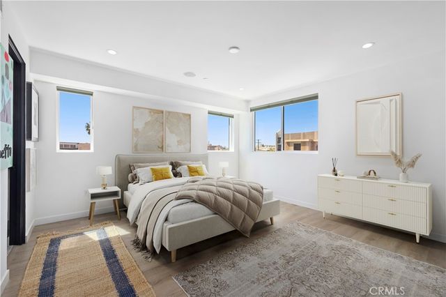 922 N Ridgewood Pl, Los Angeles, CA 90038