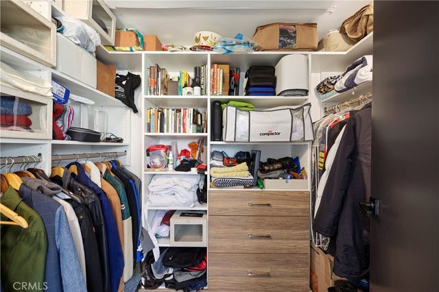 922 N Ridgewood Pl, Los Angeles, CA 90038