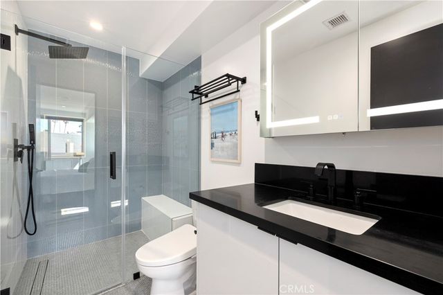 922 N Ridgewood Pl, Los Angeles, CA 90038