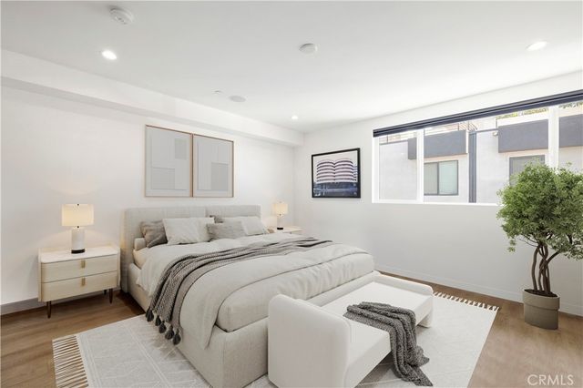 922 N Ridgewood Pl, Los Angeles, CA 90038