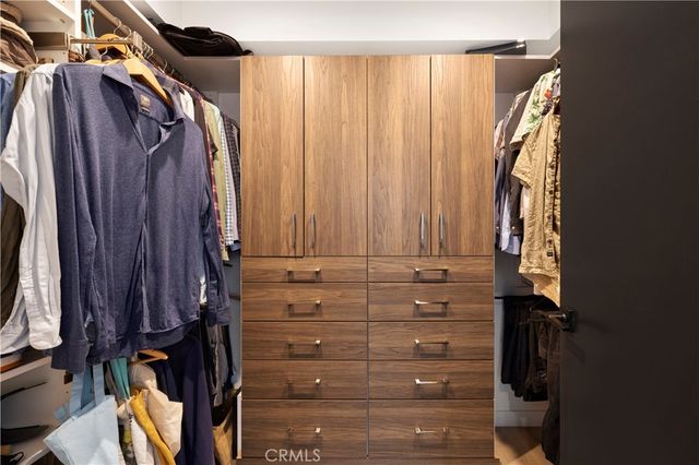 922 N Ridgewood Pl, Los Angeles, CA 90038