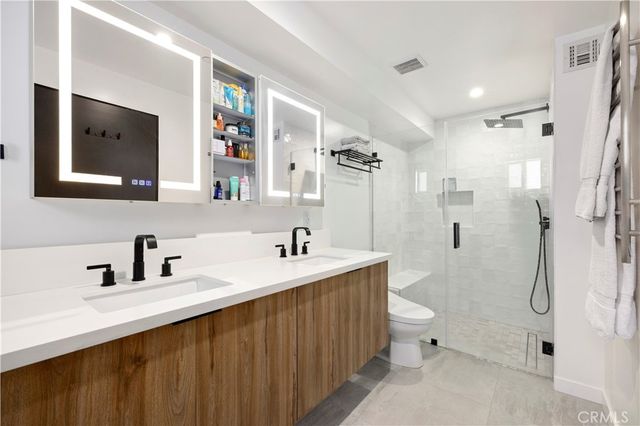 922 N Ridgewood Pl, Los Angeles, CA 90038