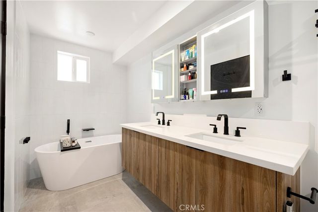 922 N Ridgewood Pl, Los Angeles, CA 90038