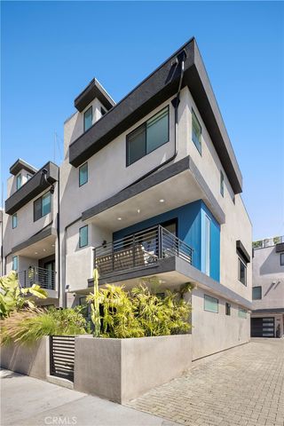 922 N Ridgewood Pl, Los Angeles, CA 90038