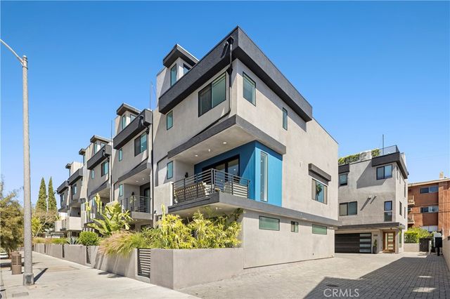 922 N Ridgewood Pl, Los Angeles, CA 90038