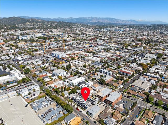 922 N Ridgewood Pl, Los Angeles, CA 90038