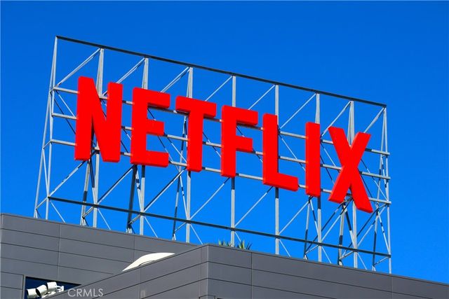 922 N Ridgewood Pl, Los Angeles, CA 90038