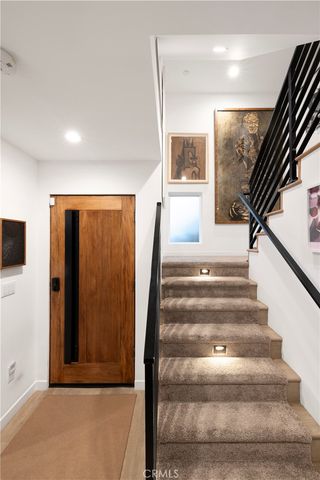 922 N Ridgewood Pl, Los Angeles, CA 90038