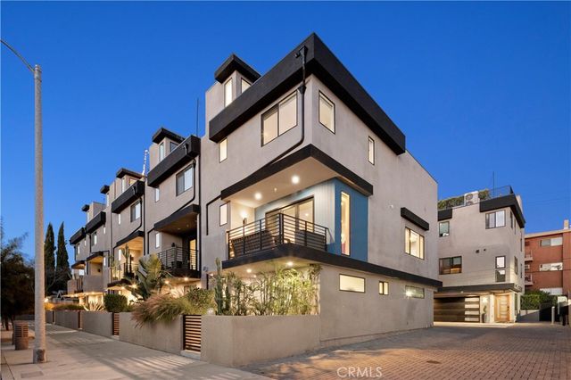 922 N Ridgewood Pl, Los Angeles, CA 90038