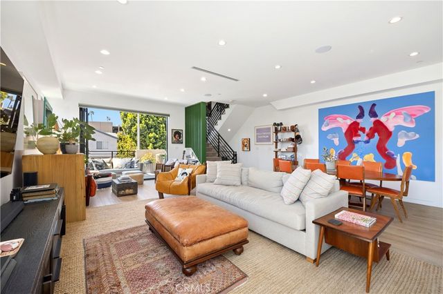 922 N Ridgewood Pl, Los Angeles, CA 90038