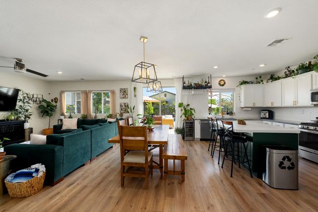 12800 Herringbone Way, Rancho Cordova, CA 95742