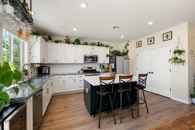 12800 Herringbone Way, Rancho Cordova, CA 95742