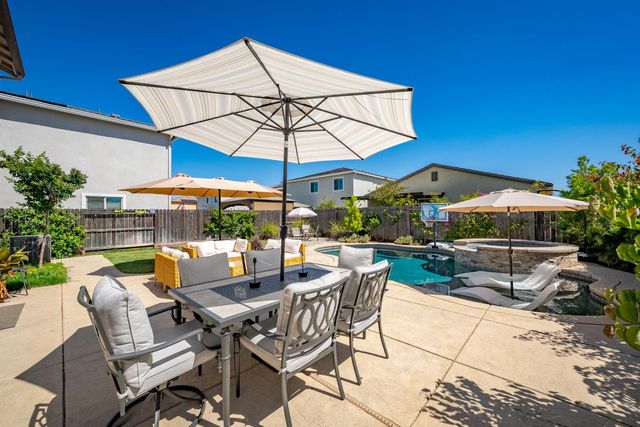 12800 Herringbone Way, Rancho Cordova, CA 95742