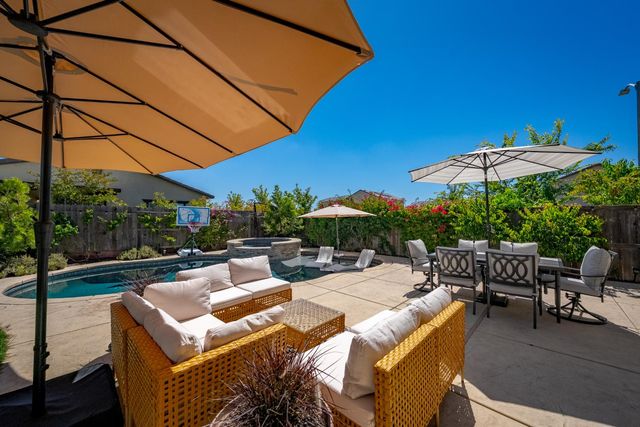 12800 Herringbone Way, Rancho Cordova, CA 95742