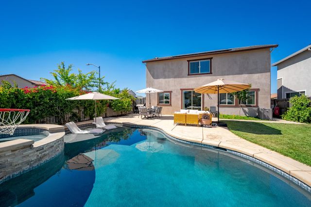 12800 Herringbone Way, Rancho Cordova, CA 95742