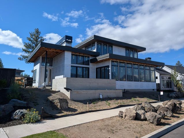 3226 NW Strickland Way, Bend, OR 97703