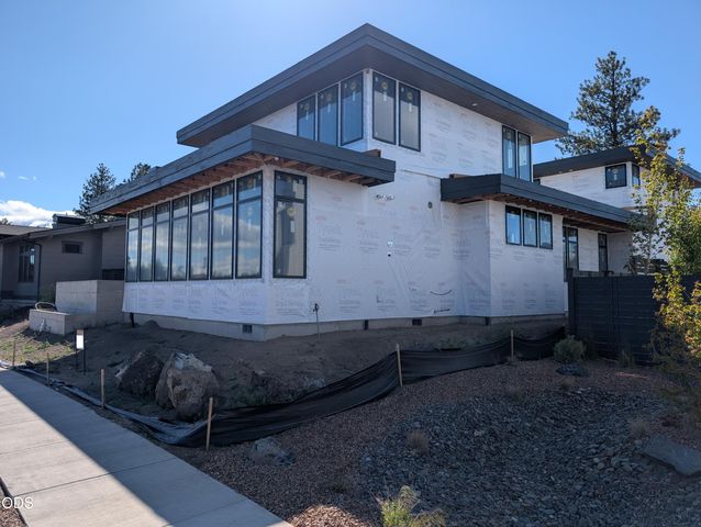 3226 NW Strickland Way, Bend, OR 97703