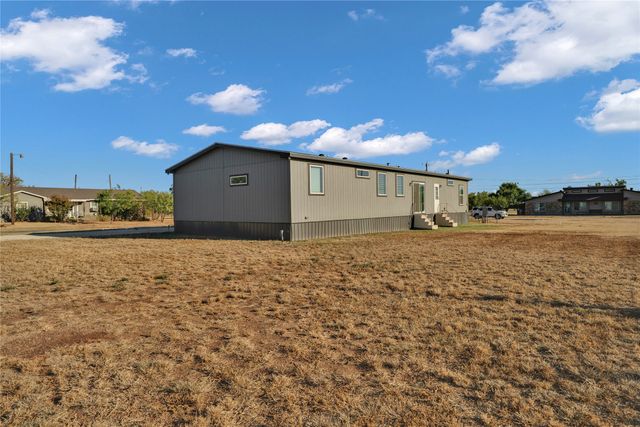 2032 Avenue L, Anson, TX 79501