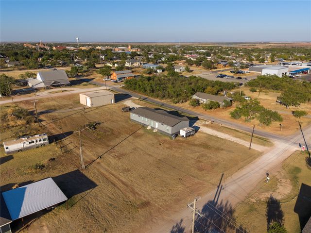2032 Avenue L, Anson, TX 79501