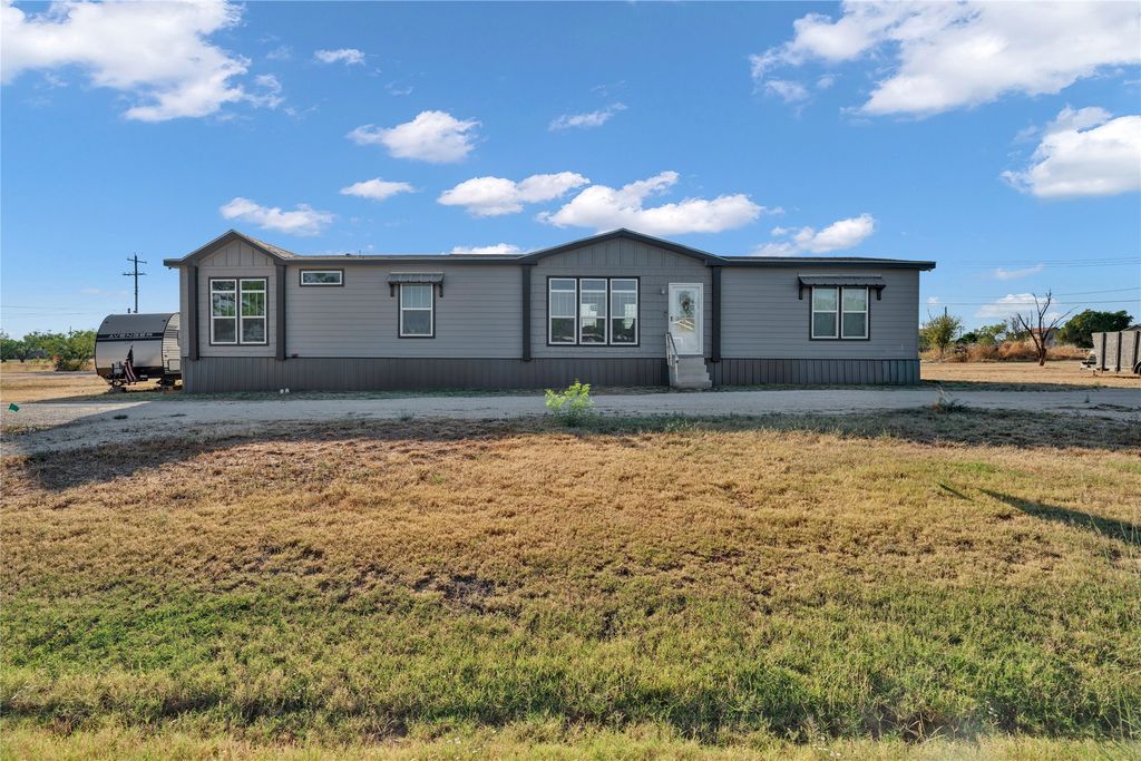 2032 Avenue L, Anson, TX 79501