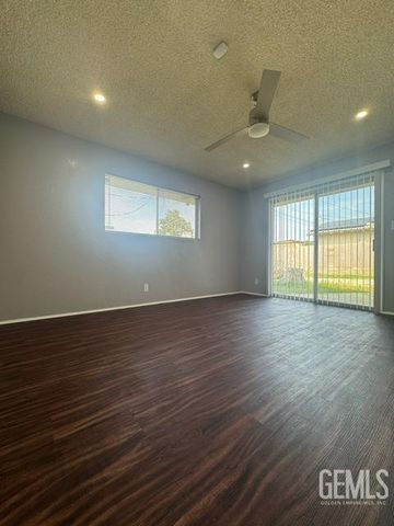 3712 Harvard Drive, Bakersfield, CA 93306