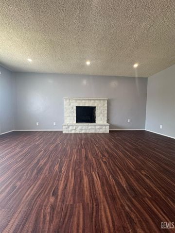 3712 Harvard Drive, Bakersfield, CA 93306