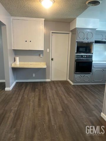 3712 Harvard Drive, Bakersfield, CA 93306