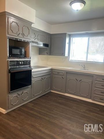 3712 Harvard Drive, Bakersfield, CA 93306