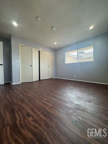 3712 Harvard Drive, Bakersfield, CA 93306