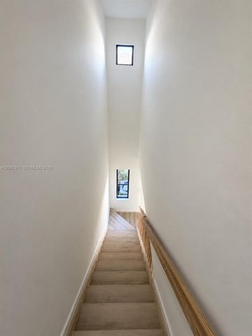 552 NW 7th St 6, Florida City, FL 33034