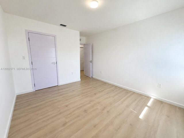 552 NW 7th St 6, Florida City, FL 33034