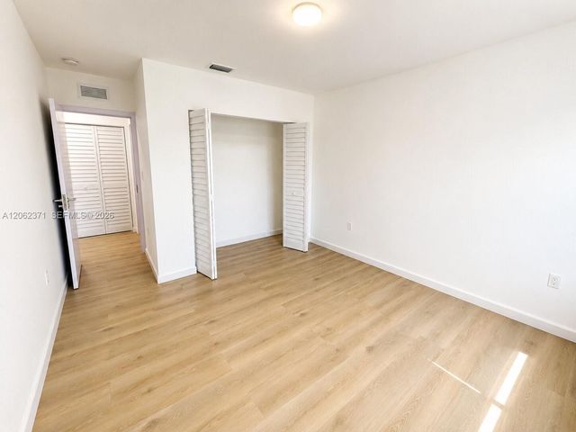 552 NW 7th St 6, Florida City, FL 33034
