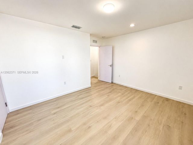 552 NW 7th St 6, Florida City, FL 33034