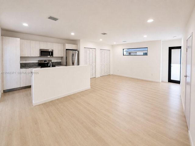 552 NW 7th St 6, Florida City, FL 33034