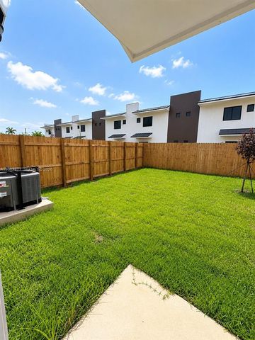 552 NW 7th St 6, Florida City, FL 33034