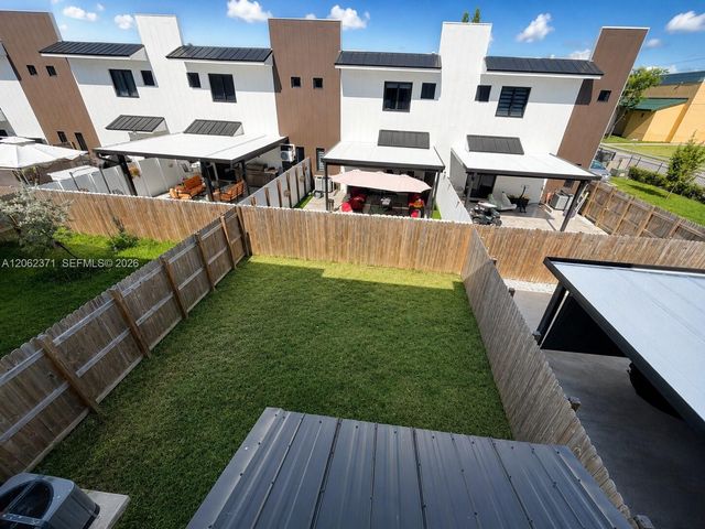 552 NW 7th St 6, Florida City, FL 33034