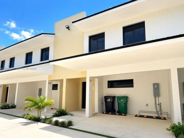 552 NW 7th St 6, Florida City, FL 33034
