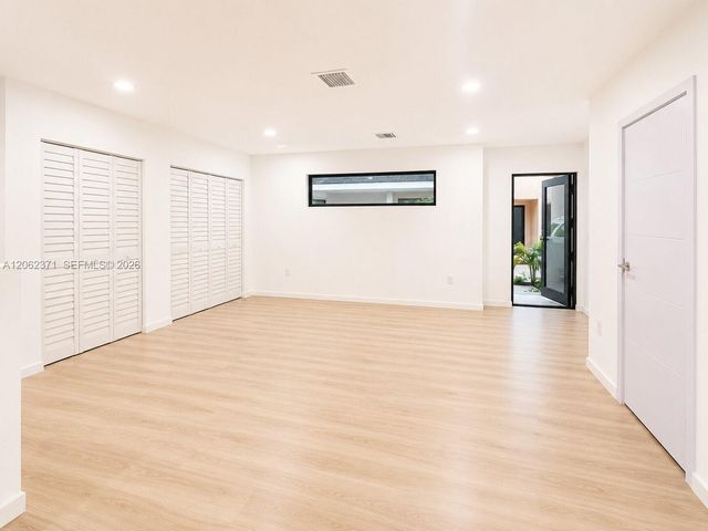 552 NW 7th St 6, Florida City, FL 33034