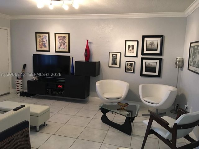 3905 SW 78th Ct 205, Miami, FL 33155